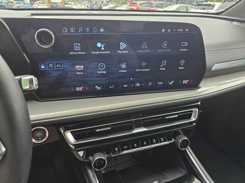 Used 2024 Chevrolet Traverse LT image 28