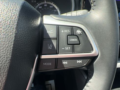 Used 2023 Toyota Highlander XLE FWD image 17