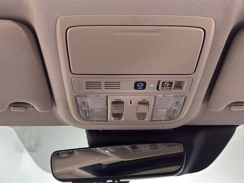Used 2020 Honda Accord Touring image 11