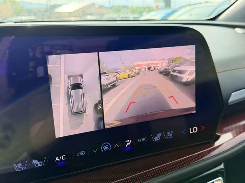 Used 2024 Chevrolet Traverse RS image 23