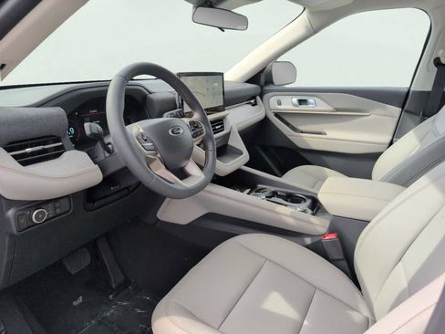 New 2025 Ford Explorer Active w/ Active Comfort Package image 6