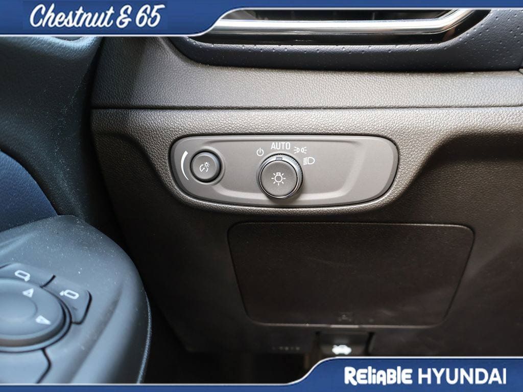 Used 2023 Chevrolet Bolt EUV Premier w/ Sun & Sound Package FWD image 31