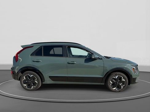 Used 2023 Kia Niro Wind w/ Wind Preserve Package FWD image 7