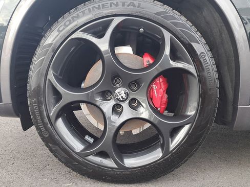 Used 2024 Alfa Romeo Stelvio Ti w/ Performance Driving Package image 12