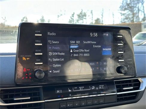 Used 2024 Toyota Sienna LE image 9