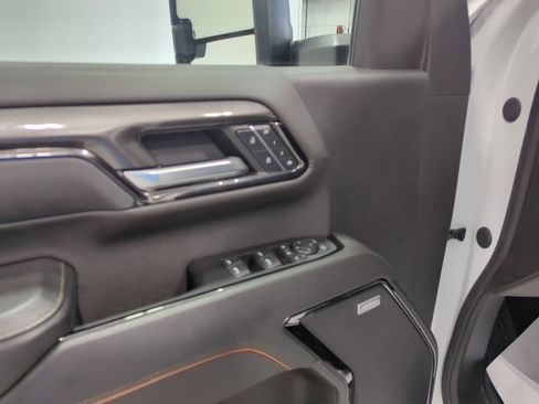 Used 2024 GMC Sierra 2500 AT4 w/ Technology Package image 11