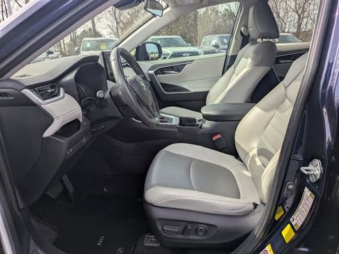 Used 2019 Toyota RAV4 XLE Premium image 22
