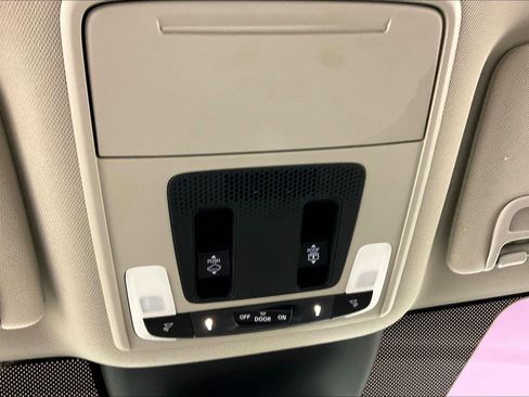 Used 2025 Honda Pilot Touring image 36