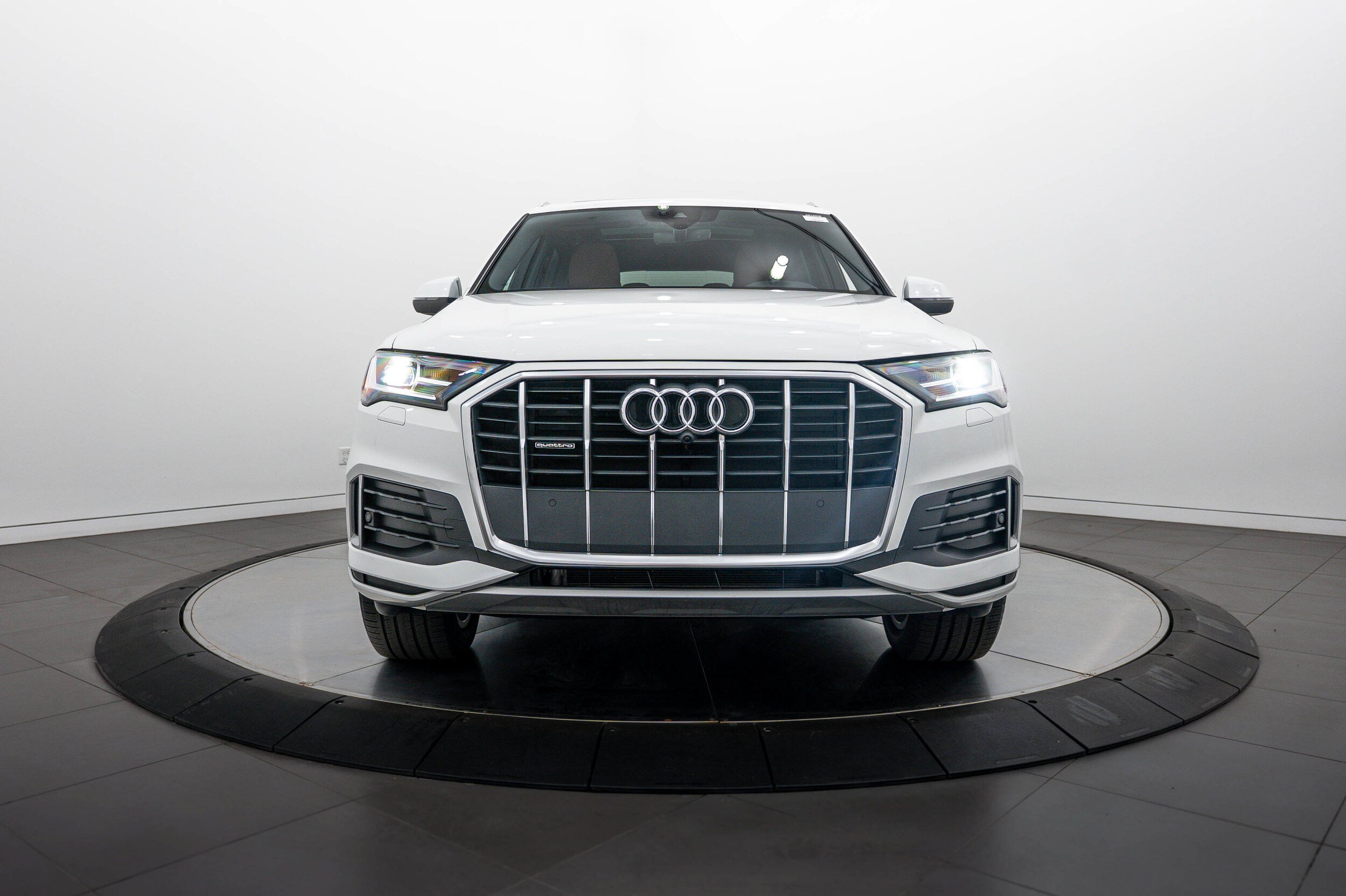 Certified 2023 Audi Q7 2.0T Premium w/ Towing Package AWD/4WD image 22
