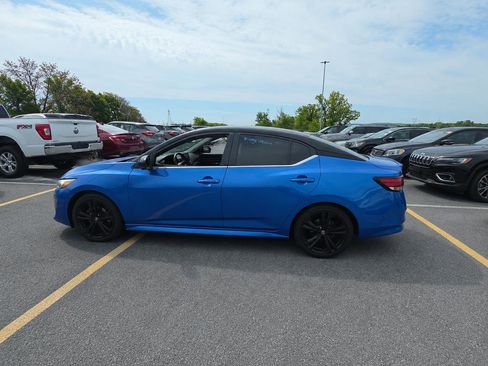 Used 2023 Nissan Sentra SR w/ SR Premium Package FWD image 2