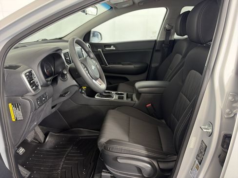 Used 2020 Kia Sportage LX image 6