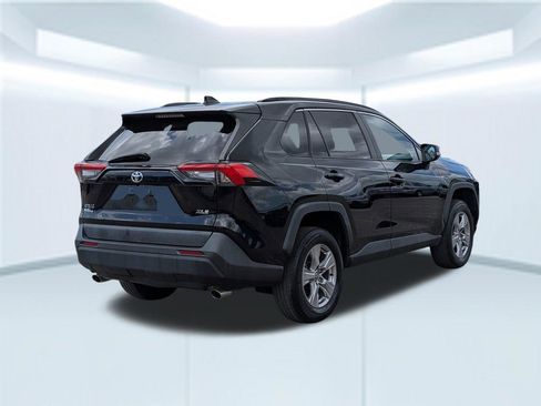 Used 2022 Toyota RAV4 XLE image 6