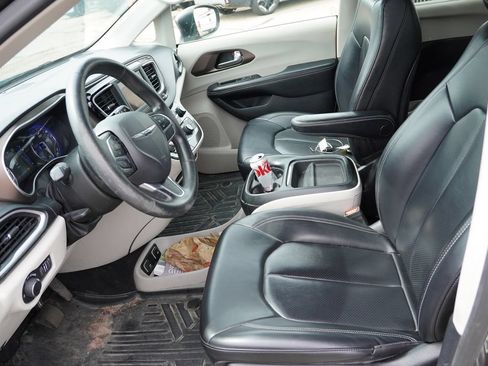 Used 2021 Chrysler Voyager Lxi FWD image 4