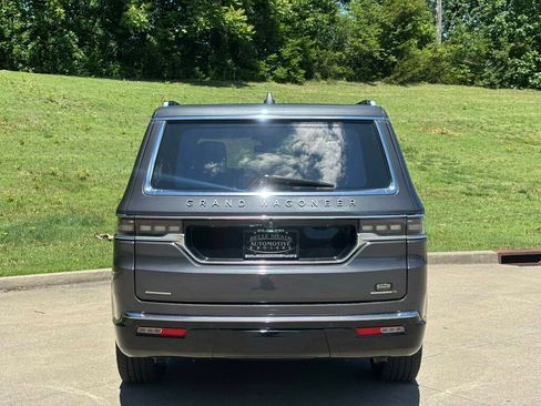Used 2022 Jeep Grand Wagoneer Series III w/ Rear Seat Video Group 1 AWD/4WD image 6