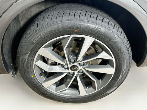 Used 2023 Audi Q5 2.0T Premium w/ Convenience Package AWD/4WD image 11