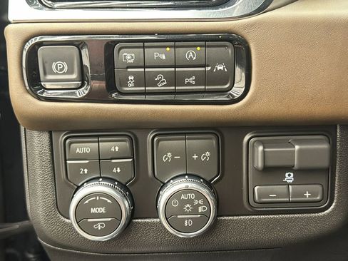 Used 2026 GMC Yukon Denali Ultimate AWD/4WD image 28