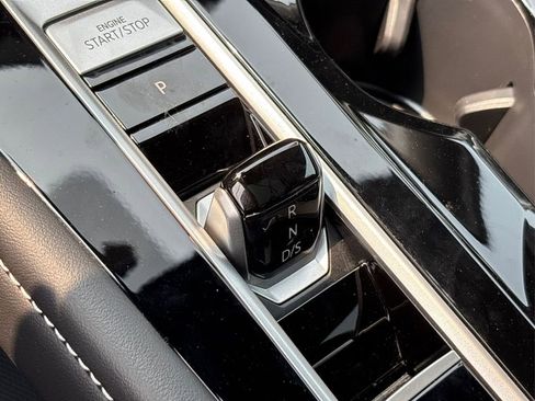 Used 2025 Volkswagen Atlas Cross Sport SE image 37