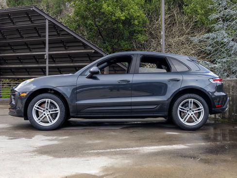 Certified 2025 Porsche Macan image 2