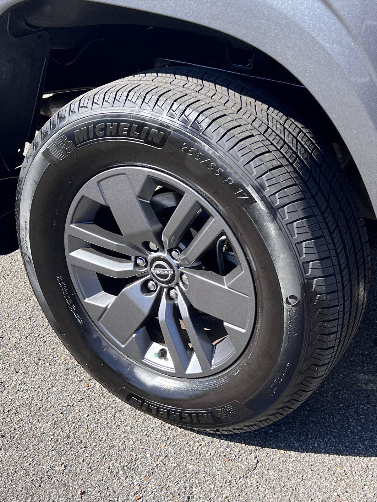 Used 2025 Nissan Frontier SV AWD/4WD image 35
