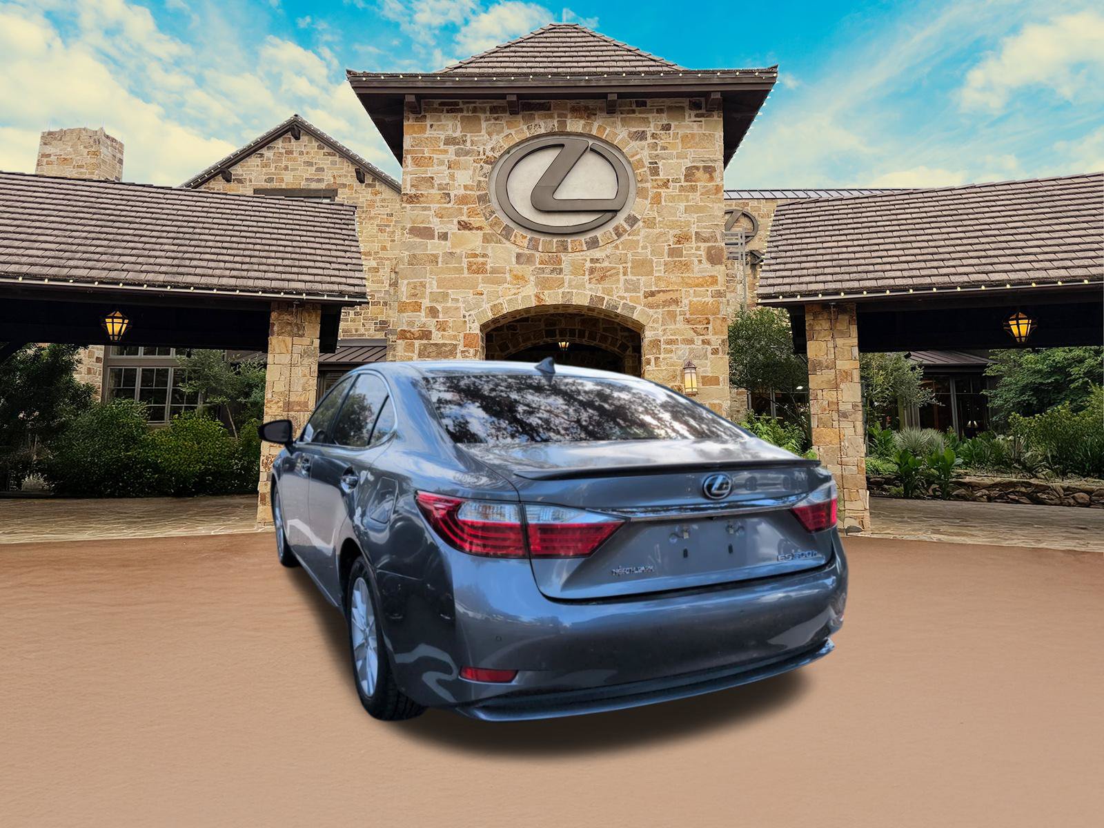 Used 2015 Lexus ES 300h w/ Navigation System Package FWD image 4