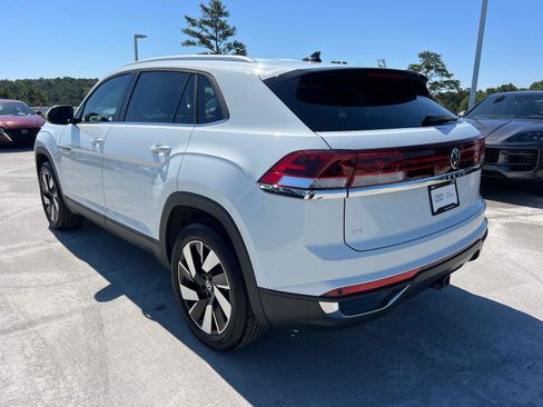 Used 2025 Volkswagen Atlas Cross Sport SE FWD image 7