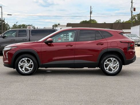 Used 2024 Chevrolet Trax LS w/ LS Convenience Package FWD image 6