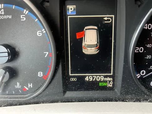 Used 2018 Toyota RAV4 XLE AWD/4WD image 8