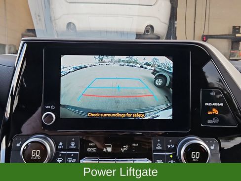 Used 2023 Toyota Highlander XLE image 19