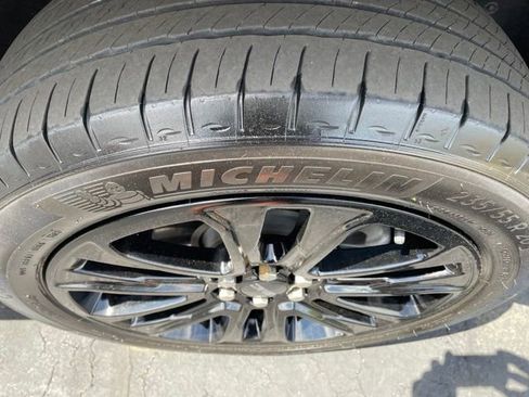 Used 2023 GMC Acadia SLE w/ Driver Convenience Package FWD image 32