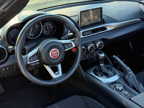 Used 2017 FIAT 124 Spider Classica RWD image 10