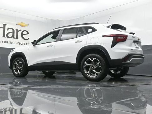 Used 2025 Chevrolet Trax LT w/ LT Convenience Package image 33