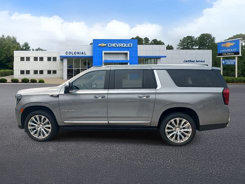 Used 2023 GMC Yukon XL Denali AWD/4WD image 6