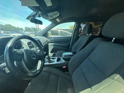 Used 2018 Jeep Grand Cherokee Laredo RWD image 5