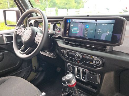 Used 2025 Jeep Wrangler Sport AWD/4WD image 8