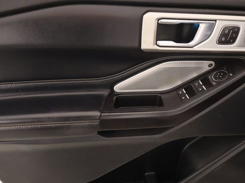 Used 2020 Ford Explorer ST w/ ST Street Pack image 17