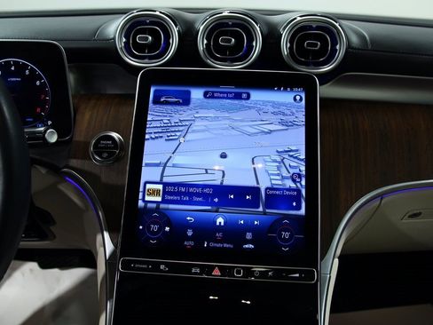 Used 2025 Mercedes-Benz GLC 300 4MATIC image 21