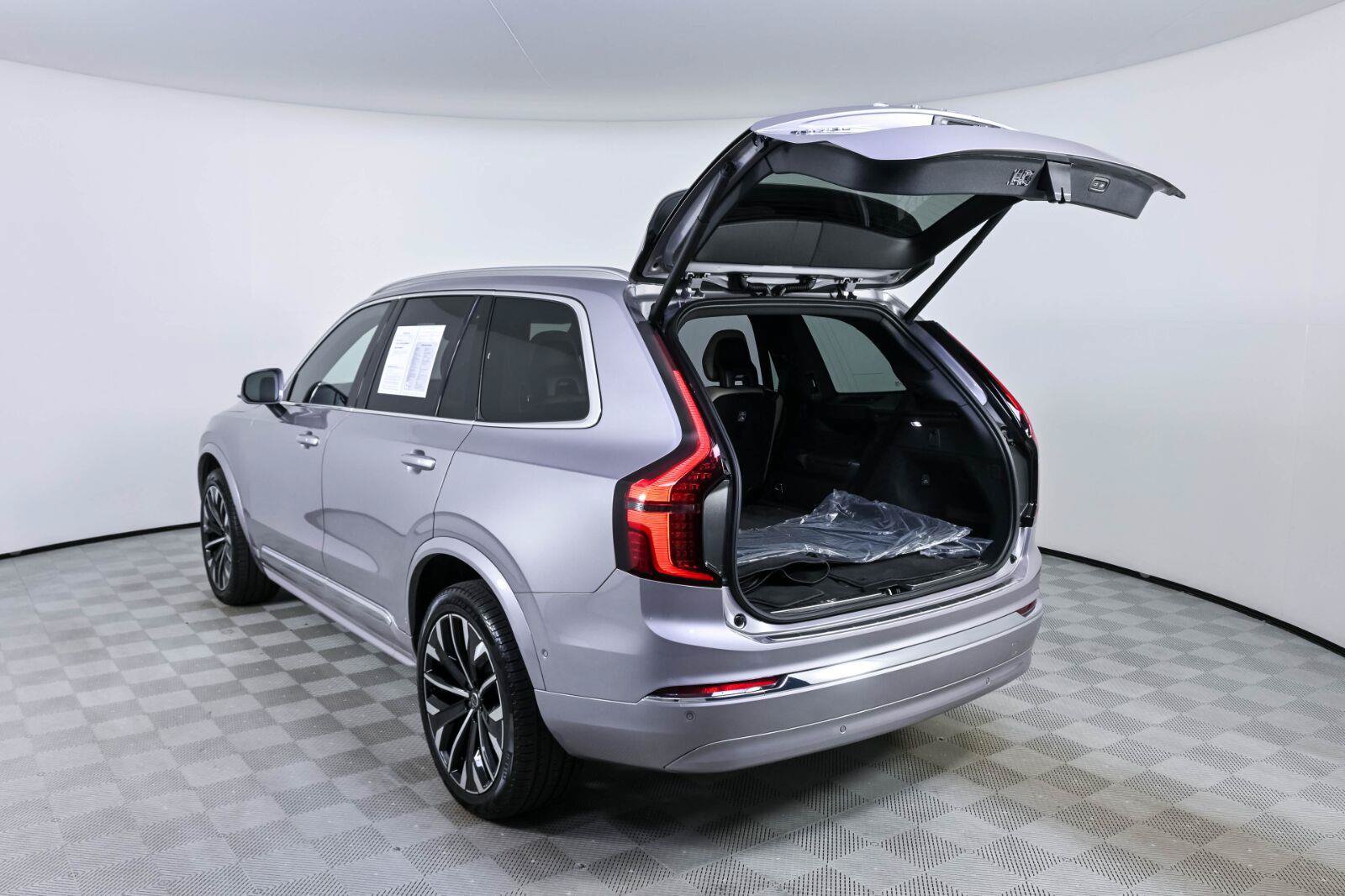 Certified 2026 Volvo XC90 B6 Plus AWD/4WD image 33