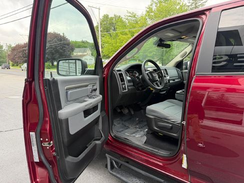 Used 2019 RAM 1500 Classic SLT AWD/4WD image 10
