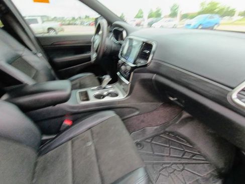 Used 2019 Jeep Grand Cherokee Altitude AWD/4WD image 10