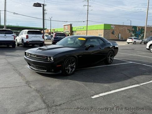 Used 2019 Dodge Challenger R/T w/ Driver Convenience Group image 6