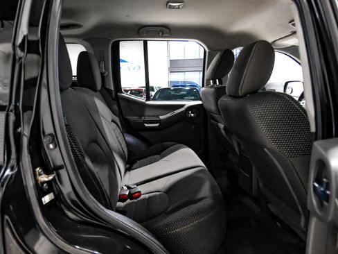 Used 2015 Nissan Xterra PRO-4X AWD/4WD image 32