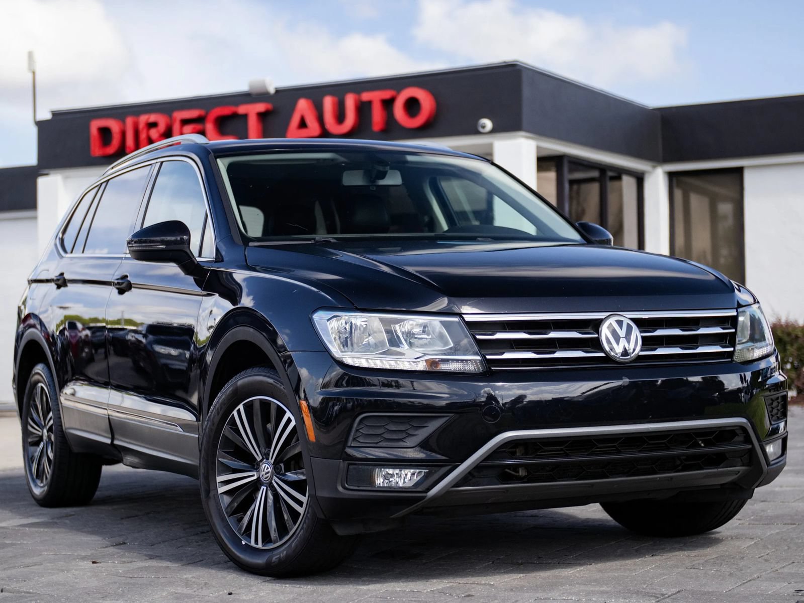Used 2018 Volkswagen Tiguan SEL FWD image 1