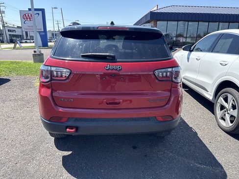 Used 2023 Jeep Compass Trailhawk w/ Trailhawk Convenience Group AWD/4WD image 5