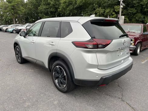 Used 2024 Nissan Rogue SV AWD/4WD image 5
