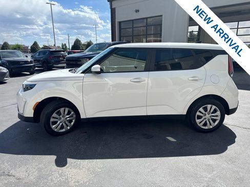 Used 2023 Kia Soul LX FWD image 4
