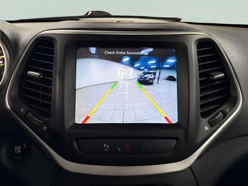 Used 2016 Jeep Cherokee Limited image 14