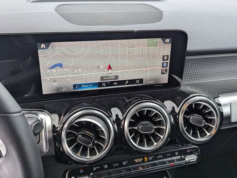 Used 2023 Mercedes-Benz EQB 300 4MATIC image 23