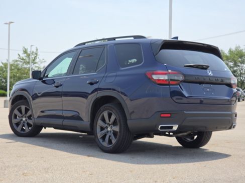 Used 2025 Honda Pilot Sport image 15