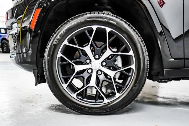 Used 2022 Jeep Grand Cherokee Summit AWD/4WD image 95