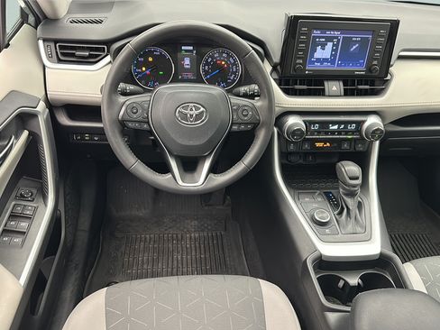 Used 2021 Toyota RAV4 XLE w/ Convenience Package AWD/4WD image 12
